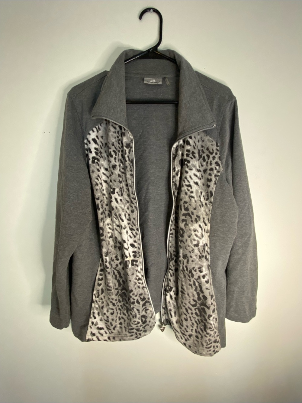 Gray Teddy Jacket with Leopard-Print